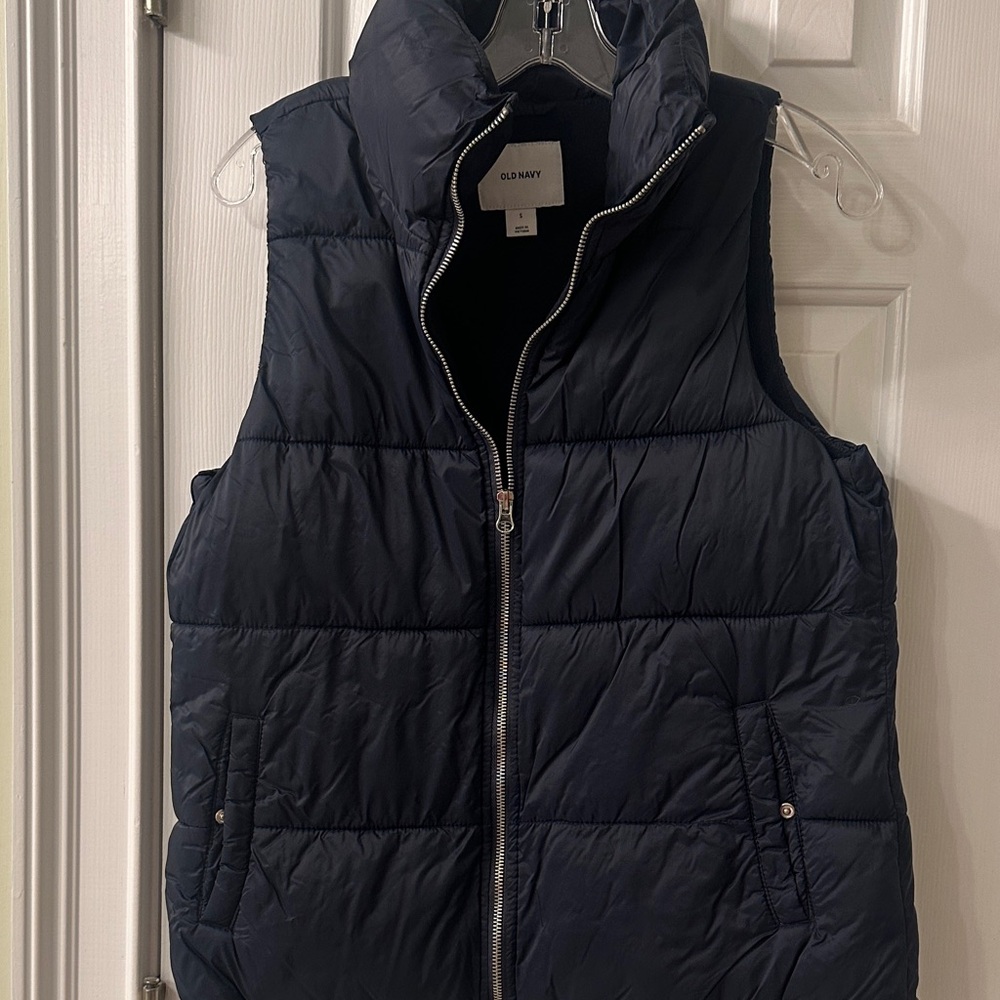 Old Navy navy Puffer Vest
